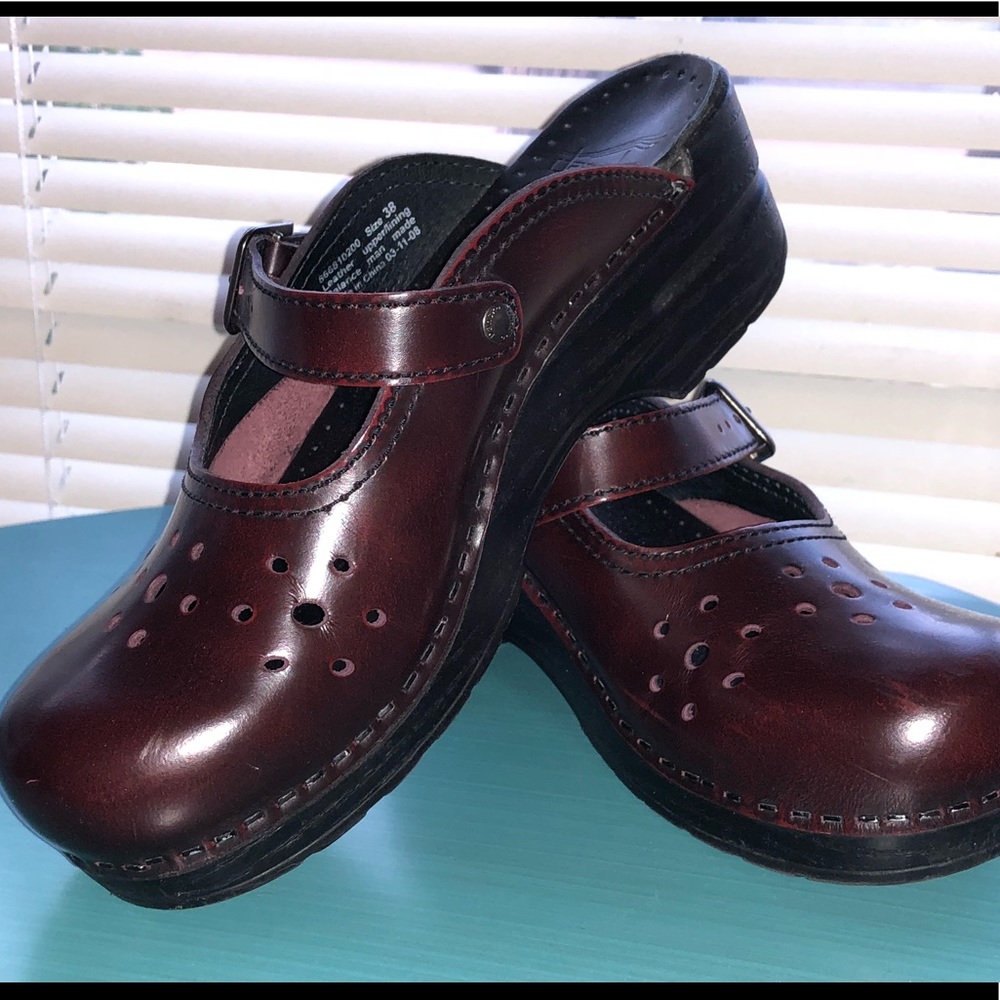 Burgundy Dansko slide on clog mules